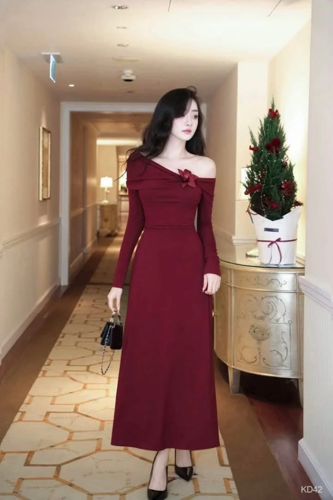 Elegant Burgundy Halter Tulle Dress