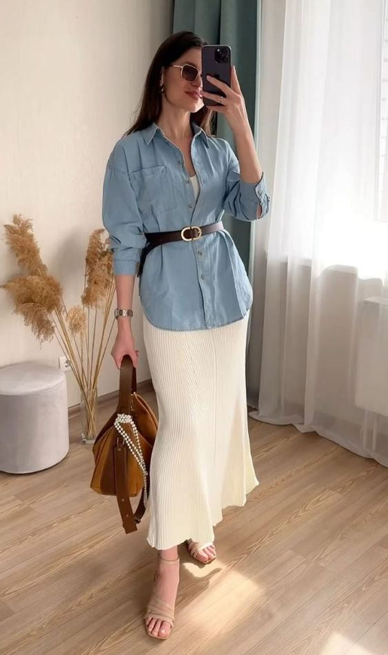Effortless Elegance: Denim and Pleats for a Breezy Spring Look