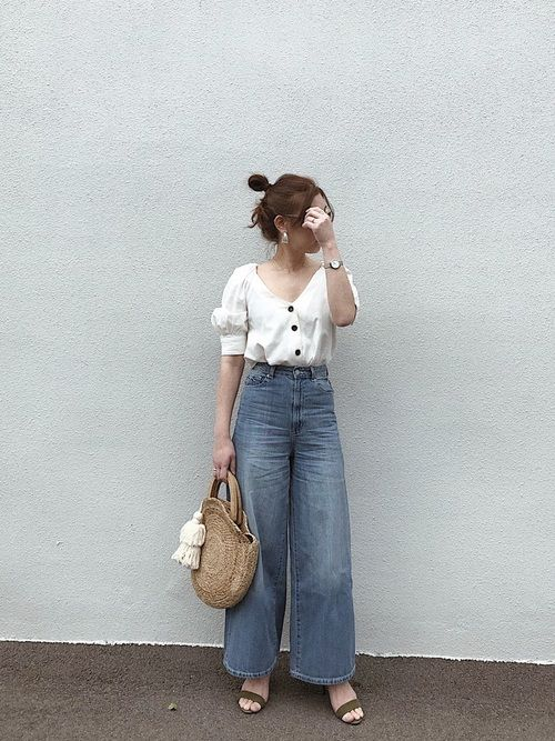 Effortless Elegance with a Chic White Blouse and Wide-Leg Denim