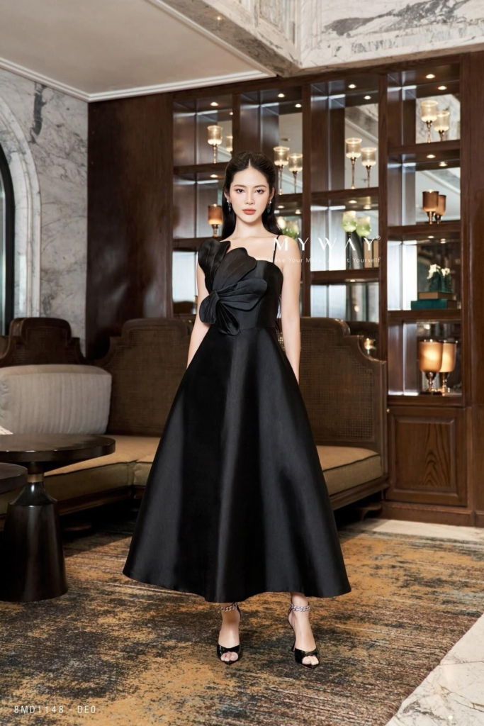 Elegant Black Bow-Adorned Gown