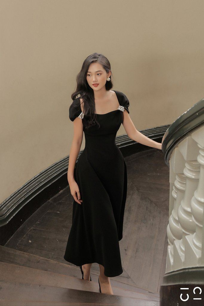 Elegant Black Dress With Puff Sleeves