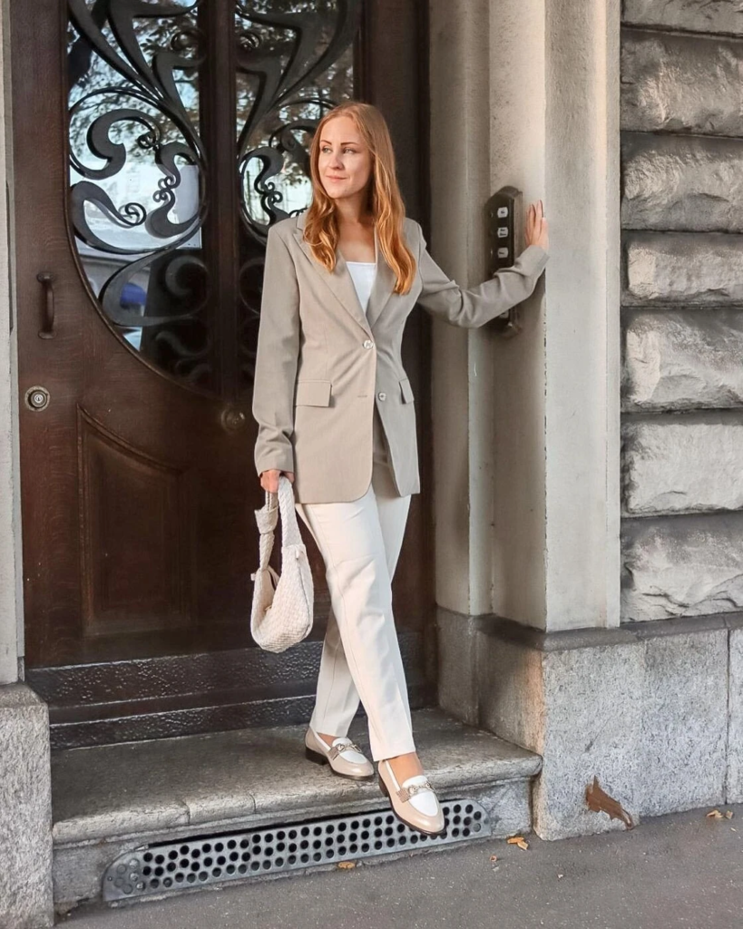 20. Neutral Chic With A Twist