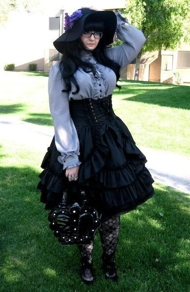 Victorian-Inspired Goth Elegance