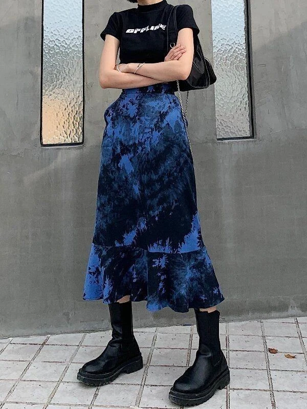 Velvet Skirt With Graphic Tee Basics