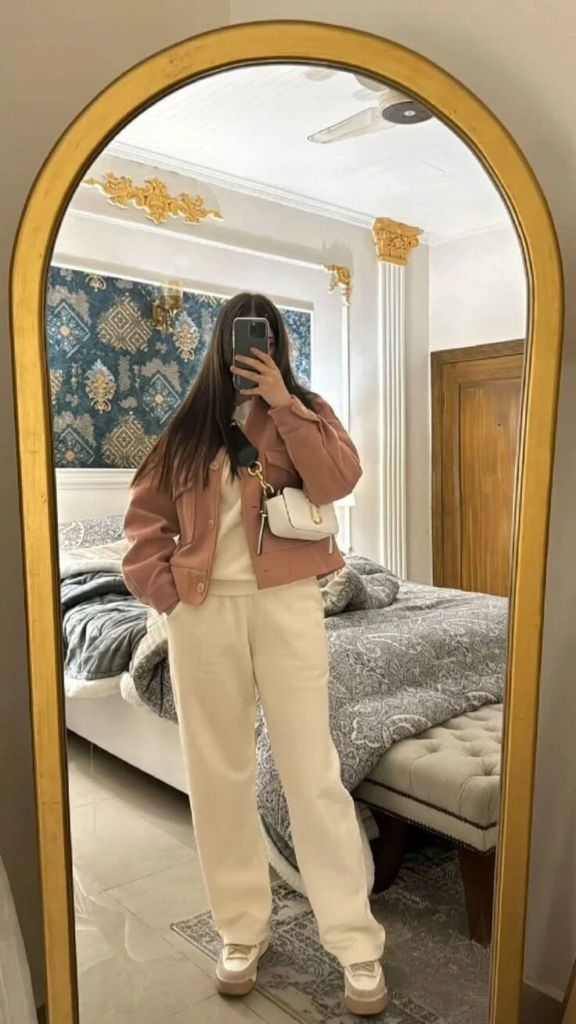 Cropped Blazer With High-Waisted Jeans