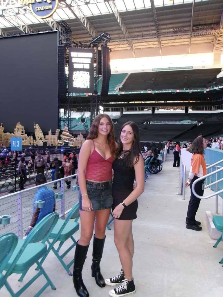 Chic Contrasts: Edgy Meets Casual